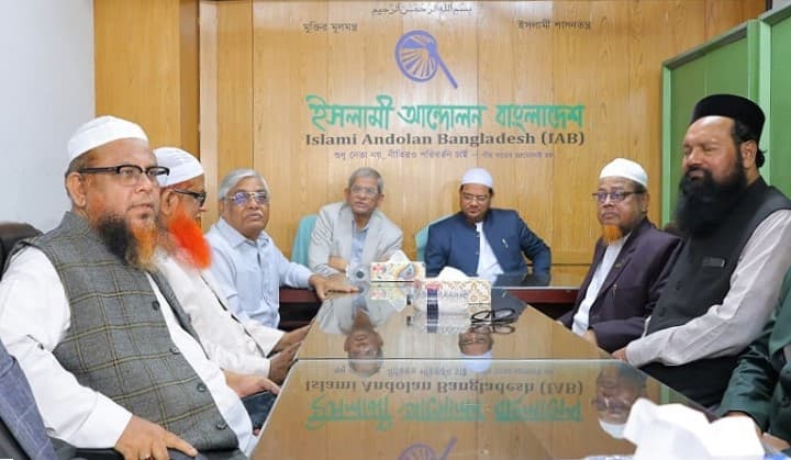 চরমোনাই পীরের সঙ্গে বৈঠকে মির্জা ফখরুল