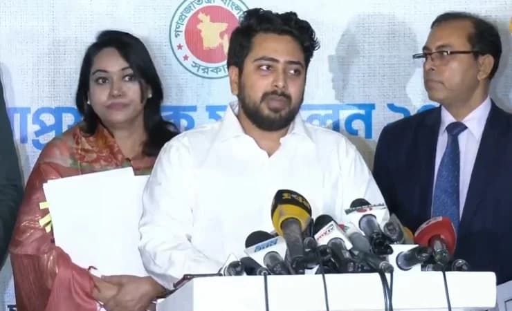 রাজনৈতিক দলে যুক্তের বিষয়ে চূড়ান্ত সিদ্ধান্ত হয়নি : তথ্য উপদেষ্টা