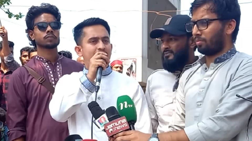 ‘শুধু সেনাবাহিনী নয়, আর কেউ যেন আ.লীগের ভার্সনের গল্প না শোনায়’ : সারজিস আলম
