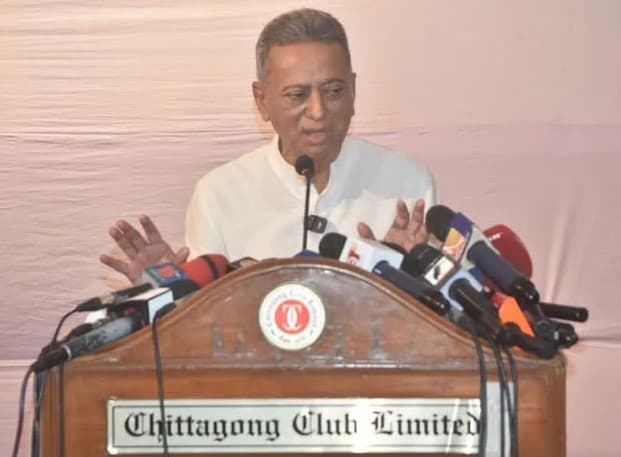 অন্তর্বর্তীকালীন সরকার শেখ হাসিনার সুরে কথা বলছে: আমীর খসরু