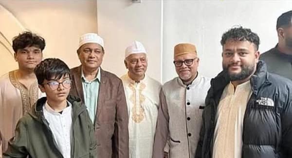 লন্ডনে ঈদের জামাতে প্রকাশ্যে হাছান মাহমুদ, রাজনৈতিক আশ্রয় প্রার্থনায় আওয়ামী নেতারা