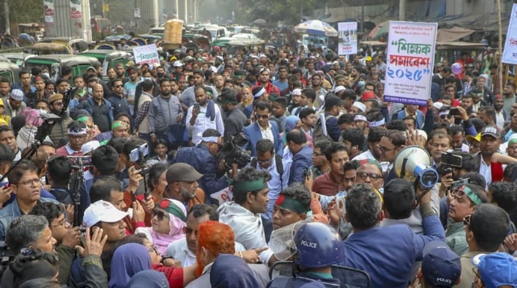প্রাথমিক সহকারী শিক্ষকদের কর্মবিরতির ঘোষণা
