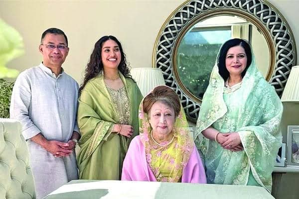 এপ্রিল মাসেই দেশে ফিরছেন খালেদা জিয়া